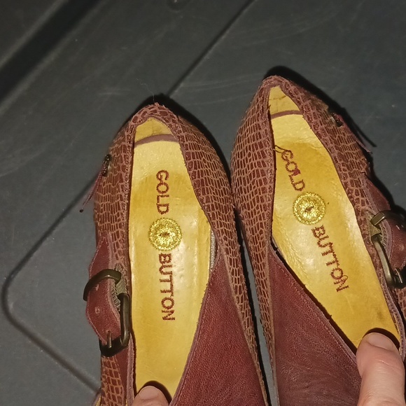 'Gold Button' Mary Jane heel - Picture 8 of 8